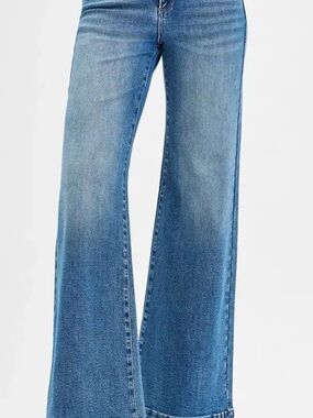 Classic High-Rise Wide-Leg Women's Jeans - Light Blue Denim